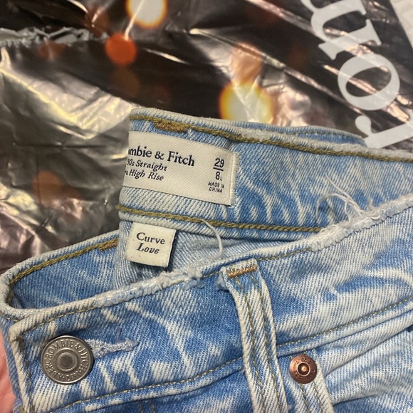 Abercrombie & Fitch The 90’s Straight Ultra High Rise Jean
Curve Love - Picture 4 of 5